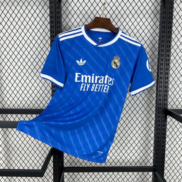 قميص ريال مدريد 2025/26 الثالث