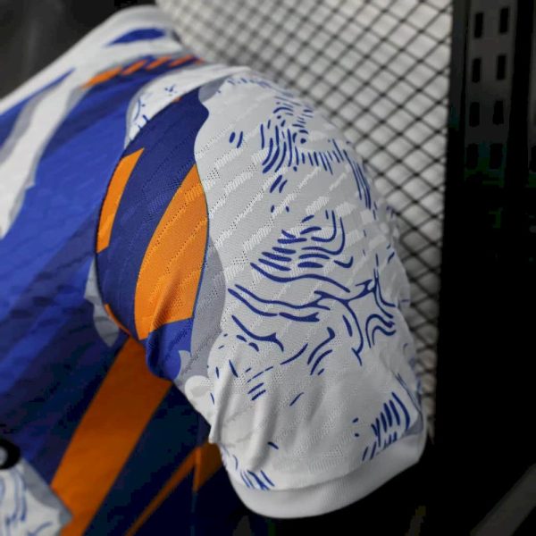 Men's Real Madrid 2025/26 Limited Matchday Edition Jersey Player Version - Image 5