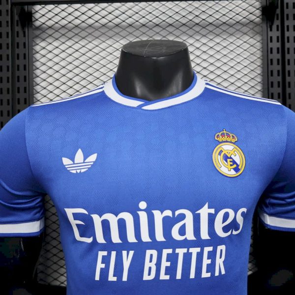 ⁦قميص ريال مدريد 2025/26 الثالث نسخة اللاعبيين⁩ - الصورة ⁦8⁩