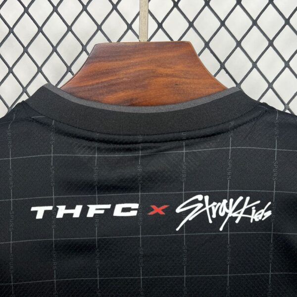 Men's Tottenham Hotspur 2025/26 Stray Kids x London, England Limited Edition  Jersey - Image 3